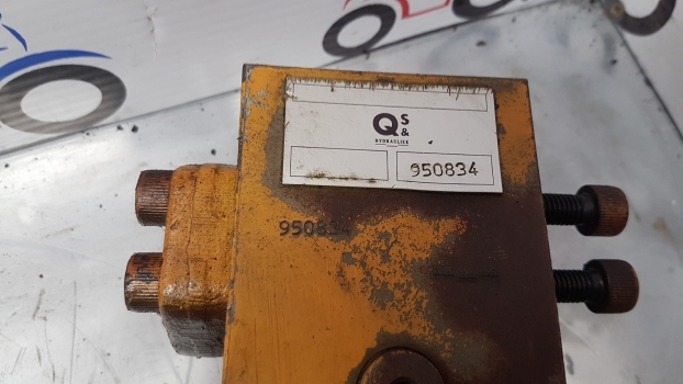 Hyundai Robex 130 Lc-3 Hydraulic Valve 950834 - Hidrolik Valf - Ekskavatör: fotoğraf 2 Hyundai Robex 130 Lc-3 Hydraulic Valve 950834 - Hidrolik Valf - Ekskavatör: fotoğraf 2