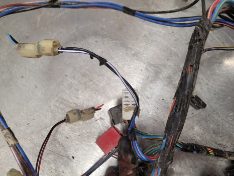Kablolar/ Teller Massey Ferguson 4355, 4255, 4245 Cab Roof Wiring Loom Roof Wiring Loom: fotoğraf 7 Kablolar/ Teller Massey Ferguson 4355, 4255, 4245 Cab Roof Wiring Loom Roof Wiring Loom: fotoğraf 7