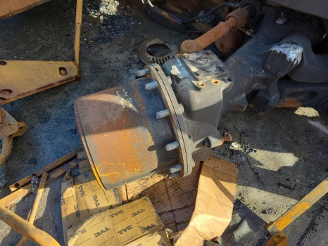 Valtra S374 Front Axle Hub Rhs Complete 770/624 7700609201, 7700610501 - Ön aks: fotoğraf 1 Valtra S374 Front Axle Hub Rhs Complete 770/624 7700609201, 7700610501 - Ön aks: fotoğraf 1