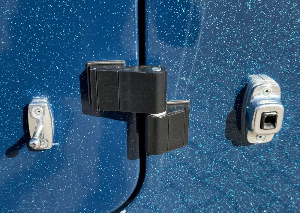 HUMBAUR Pegasus 2400 | siodlarnia, DMC 2400kg, przyczepa do przewozu 2 koni - At taşıma römorku: fotoğraf 4 HUMBAUR Pegasus 2400 | siodlarnia, DMC 2400kg, przyczepa do przewozu 2 koni - At taşıma römorku: fotoğraf 4