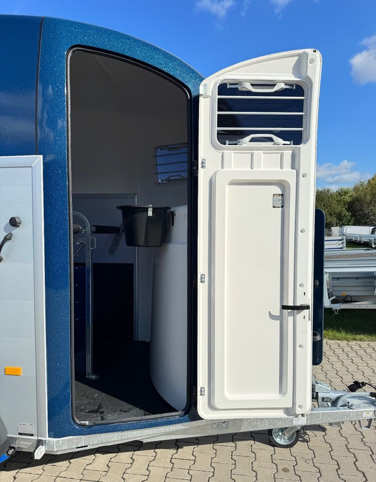 HUMBAUR Pegasus 2400 | siodlarnia, DMC 2400kg, przyczepa do przewozu 2 koni - At taşıma römorku: fotoğraf 3 HUMBAUR Pegasus 2400 | siodlarnia, DMC 2400kg, przyczepa do przewozu 2 koni - At taşıma römorku: fotoğraf 3