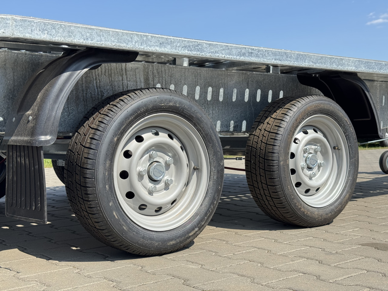 NIEWIADÓW Jupiter 4.5  -  450 x 210 cm / 2700 kg - Araba taşıyıcı römork: fotoğraf 3 NIEWIADÓW Jupiter 4.5  -  450 x 210 cm / 2700 kg - Araba taşıyıcı römork: fotoğraf 3