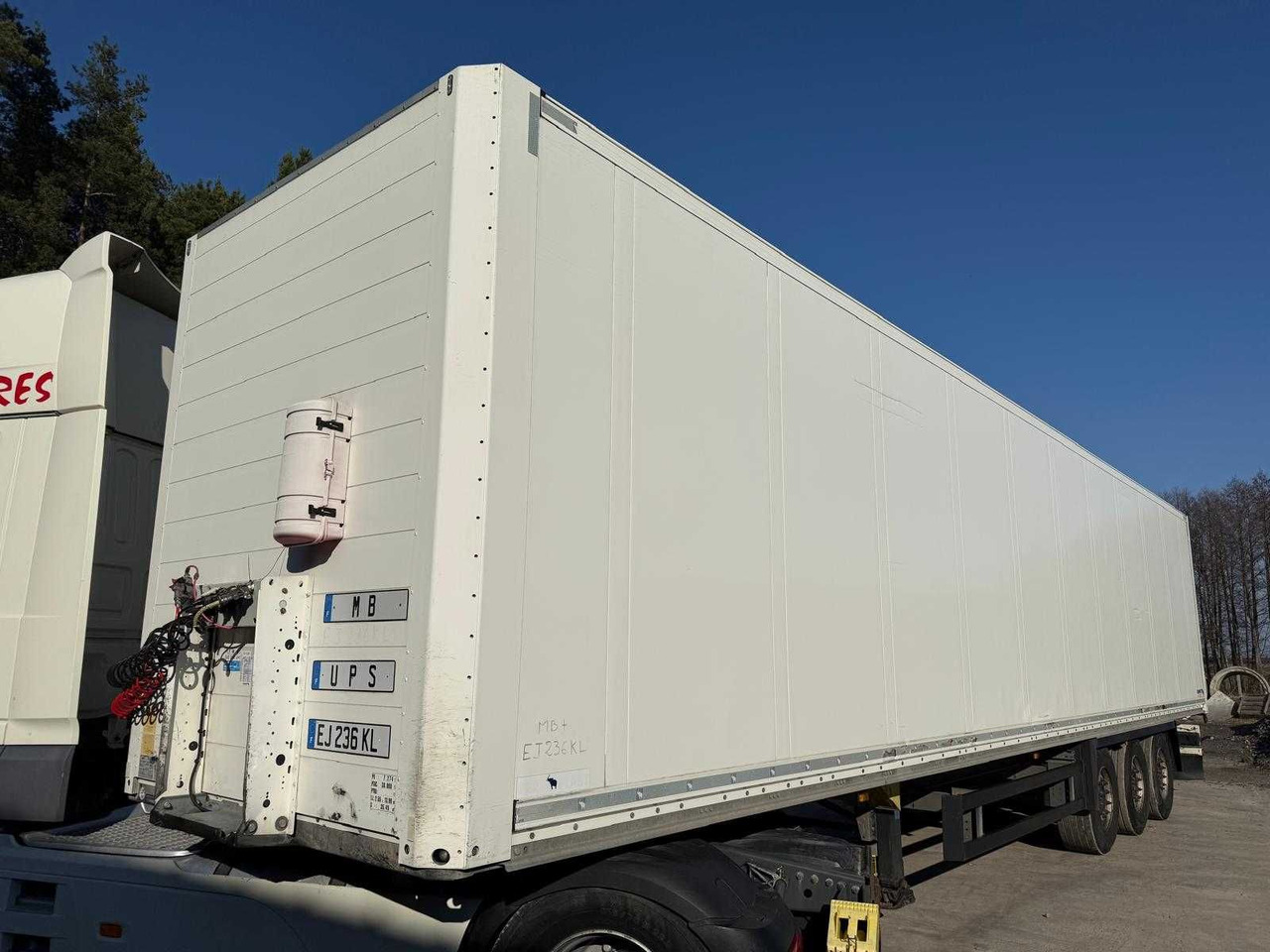 Schmitz Izoterma Kontener Box, 2017r, roleta , 481083 km , z Francji - Izotermik dorse: fotoğraf 1 Schmitz Izoterma Kontener Box, 2017r, roleta , 481083 km , z Francji - Izotermik dorse: fotoğraf 1