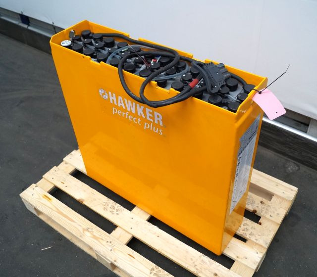 Jungheinrich unknown | Battery 24V465Ah 24 3PZS465 year 21/2020 370 kg dimension Battery 24V465Ah 24 3PZS465 year 21/2020 370 kg dimensions 78,5x21x79cm sn. 7540926001 - Akümülatör - Malzeme taşıma ekipmanı: fotoğraf 1 Jungheinrich unknown | Battery 24V465Ah 24 3PZS465 year 21/2020 370 kg dimension Battery 24V465Ah 24 3PZS465 year 21/2020 370 kg dimensions 78,5x21x79cm sn. 7540926001 - Akümülatör - Malzeme taşıma ekipmanı: fotoğraf 1