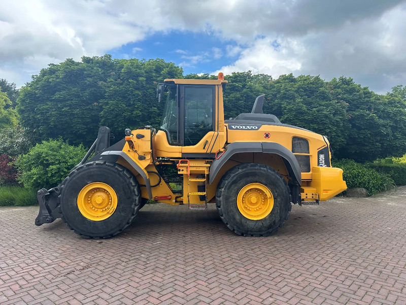Volvo L120 H - Tekerlekli yükleyici: fotoğraf 1 Volvo L120 H - Tekerlekli yükleyici: fotoğraf 1