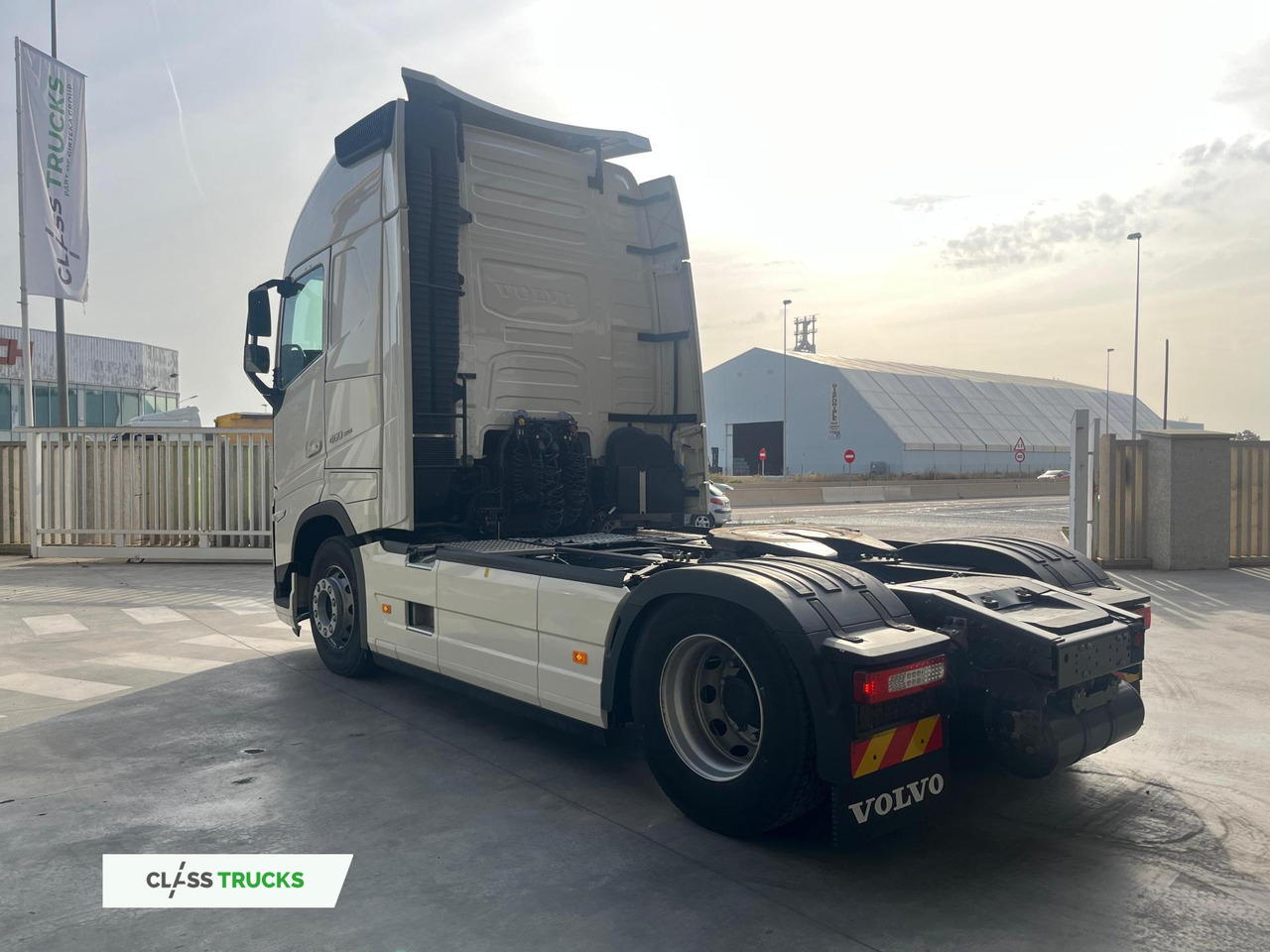 Volvo FH 460 Globetrotter XL i-Save Side Skirts - Çekici: fotoğraf 3 Volvo FH 460 Globetrotter XL i-Save Side Skirts - Çekici: fotoğraf 3