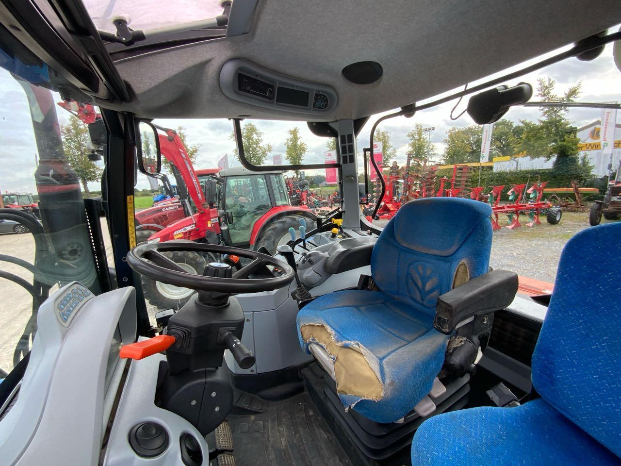 New Holland T6020 Elite - Traktör: fotoğraf 2 New Holland T6020 Elite - Traktör: fotoğraf 2