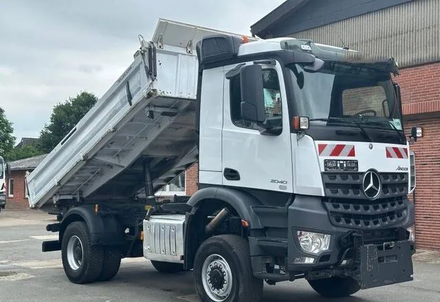 Mercedes-Benz Arocs 2040 4x4 – Meiller | Euro 6c | płyta czołowa do montażu pługu, osprzętu zimowego lub komunalnego | Automat | Resory stalowe (Blatt-Blatt) - Damperli kamyon: fotoğraf 2 Mercedes-Benz Arocs 2040 4x4 – Meiller | Euro 6c | płyta czołowa do montażu pługu, osprzętu zimowego lub komunalnego | Automat | Resory stalowe (Blatt-Blatt) - Damperli kamyon: fotoğraf 2