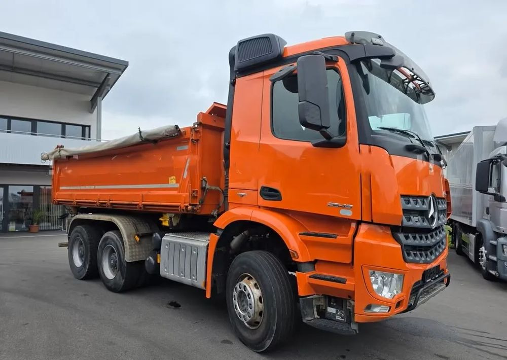 Mercedes-Benz Arocs 2645 6x4 – Wywrotka Meiller 3- stronny/ Manual / Retarder / BORDMATIK / Blatt/Blatt - Damperli kamyon: fotoğraf 3 Mercedes-Benz Arocs 2645 6x4 – Wywrotka Meiller 3- stronny/ Manual / Retarder / BORDMATIK / Blatt/Blatt - Damperli kamyon: fotoğraf 3