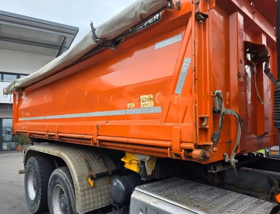 Mercedes-Benz Arocs 2645 6x4 – Wywrotka Meiller 3- stronny/ Manual / Retarder / BORDMATIK / Blatt/Blatt - Damperli kamyon: fotoğraf 4 Mercedes-Benz Arocs 2645 6x4 – Wywrotka Meiller 3- stronny/ Manual / Retarder / BORDMATIK / Blatt/Blatt - Damperli kamyon: fotoğraf 4