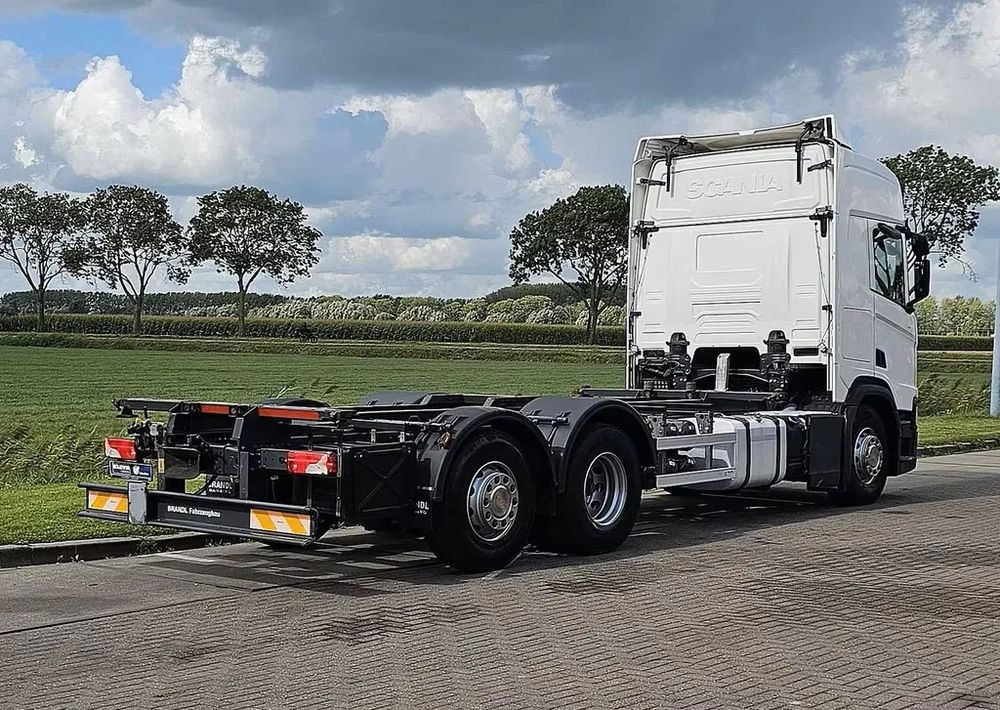 Scania R450 6x2 – / Pojazd do zabudów wymiennych / Automat / Euro 6/ liftowa trzecia oś, zawieszenie pneumatyczne + resory - Şasi kamyon: fotoğraf 4 Scania R450 6x2 – / Pojazd do zabudów wymiennych / Automat / Euro 6/ liftowa trzecia oś, zawieszenie pneumatyczne + resory - Şasi kamyon: fotoğraf 4