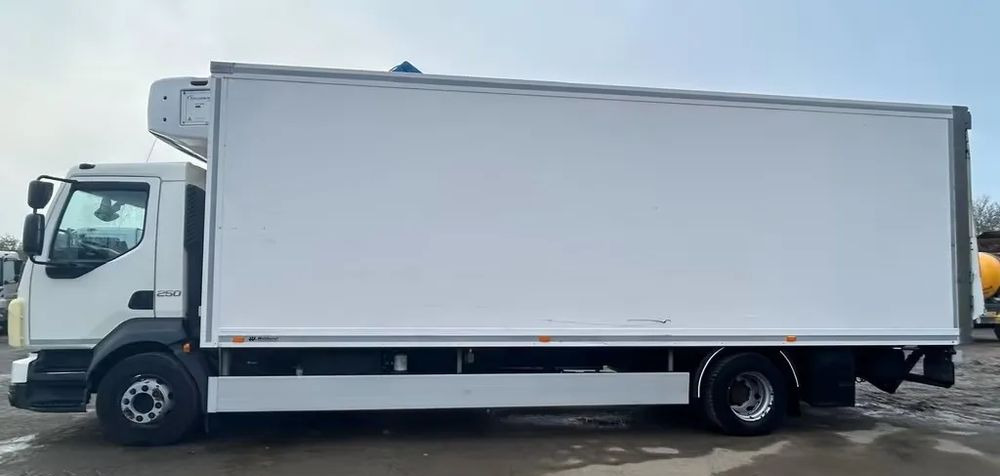 Volvo FL 250 | Chłodnia Carrier Supra -30°C | Hydrauliczna platforma załadunkowa | ogrzewanie postojowe | 187 654 km | Automatyczna skrzynia | Euro 6 |4x2 - Refrijeratör kamyon: fotoğraf 3 Volvo FL 250 | Chłodnia Carrier Supra -30°C | Hydrauliczna platforma załadunkowa | ogrzewanie postojowe | 187 654 km | Automatyczna skrzynia | Euro 6 |4x2 - Refrijeratör kamyon: fotoğraf 3