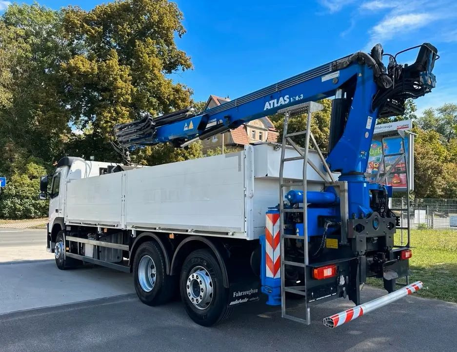 Volvo FM420 6x2 z zabudową budowlaną / oś podnoszona i skrętna / HDS Atlas / Euro 6 / 238 000 km - Sal/ Açık kasa kamyon, Vinçli kamyon: fotoğraf 3 Volvo FM420 6x2 z zabudową budowlaną / oś podnoszona i skrętna / HDS Atlas / Euro 6 / 238 000 km - Sal/ Açık kasa kamyon, Vinçli kamyon: fotoğraf 3