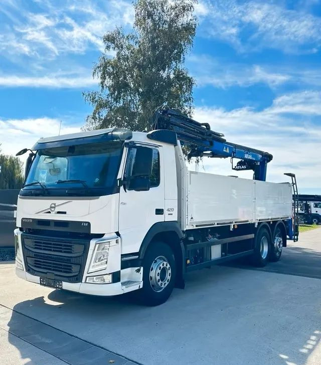 Volvo FM420 6x2 z zabudową budowlaną / oś podnoszona i skrętna / HDS Atlas / Euro 6 / 238 000 km - Sal/ Açık kasa kamyon, Vinçli kamyon: fotoğraf 1 Volvo FM420 6x2 z zabudową budowlaną / oś podnoszona i skrętna / HDS Atlas / Euro 6 / 238 000 km - Sal/ Açık kasa kamyon, Vinçli kamyon: fotoğraf 1