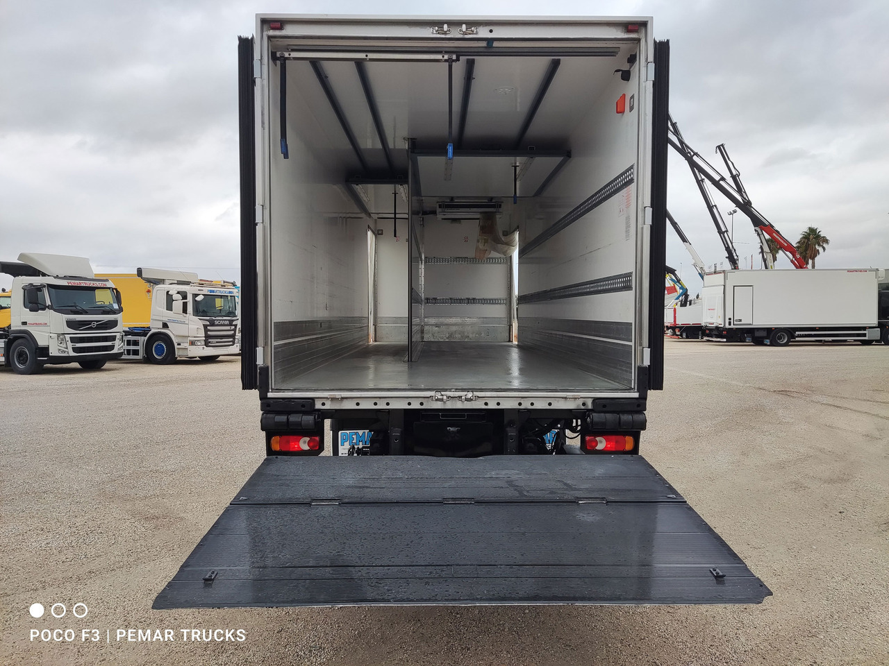 Refrijeratör kamyon RENAULT MIDLUM D16 240 EURO 6: fotoğraf 13