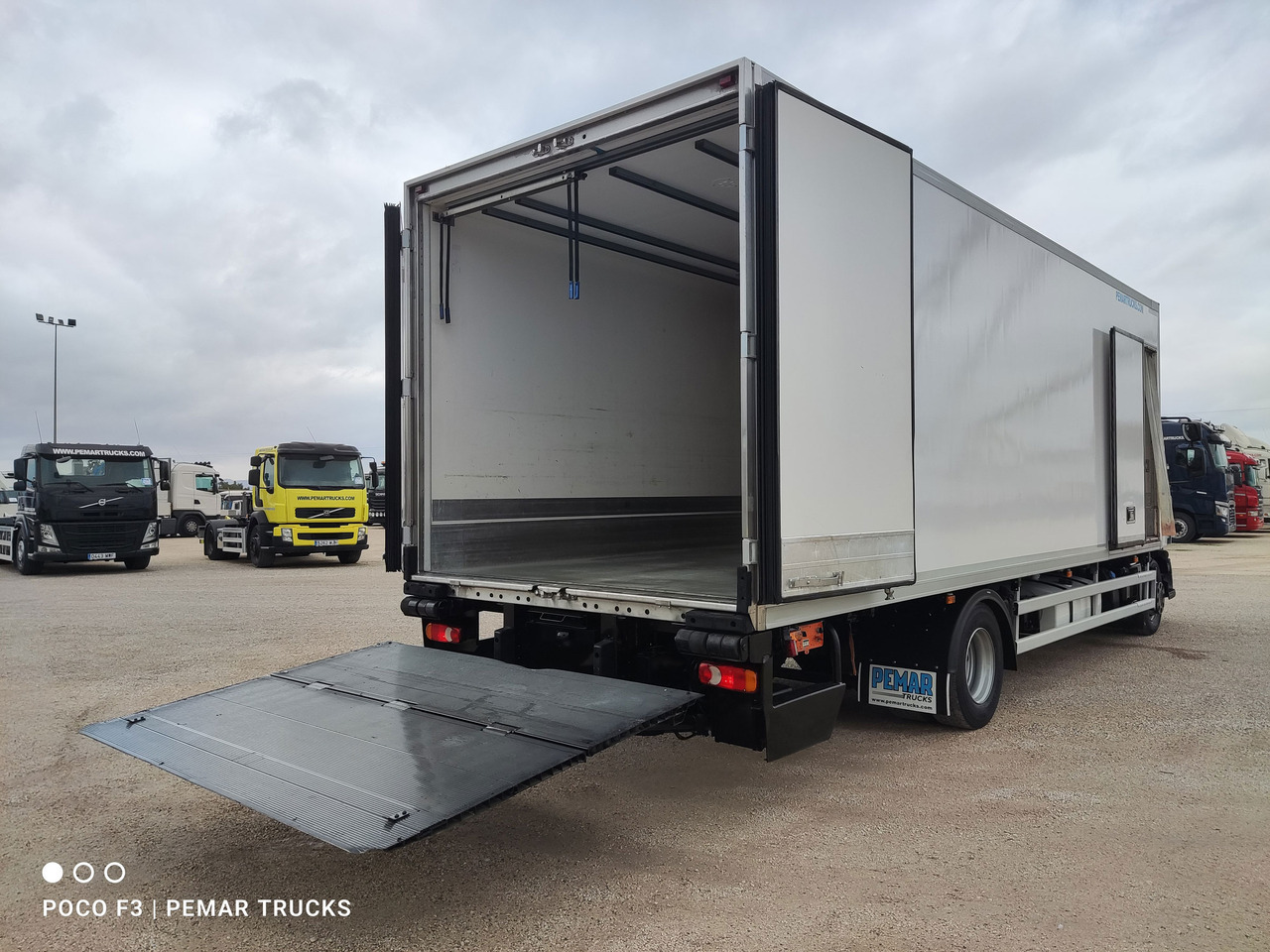 Refrijeratör kamyon RENAULT MIDLUM D16 240 EURO 6: fotoğraf 12