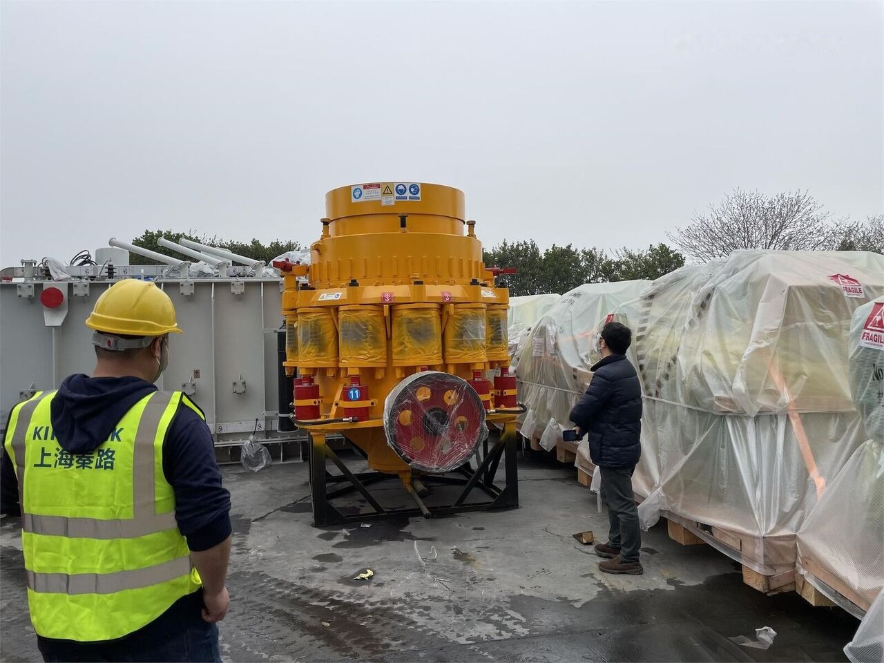 Kinglink KLC1300 Iron Ore Cone Crusher 150-250TPH - Konik kırıcı: fotoğraf 2 Kinglink KLC1300 Iron Ore Cone Crusher 150-250TPH - Konik kırıcı: fotoğraf 2