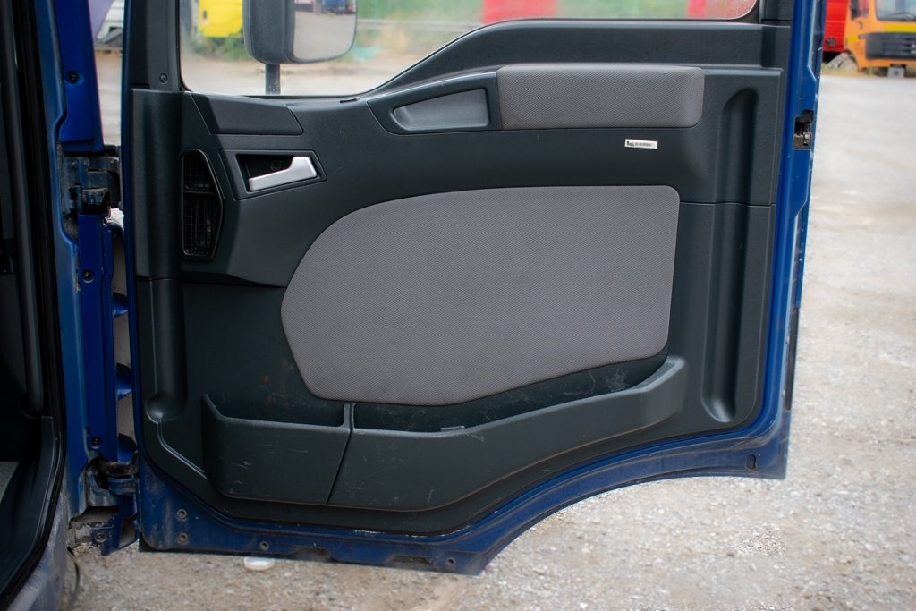 MAN TGL DOOR TRIM RIGHT - PASSENGER'S - Kapı ve yedek parça - Kamyon: fotoğraf 1 MAN TGL DOOR TRIM RIGHT - PASSENGER'S - Kapı ve yedek parça - Kamyon: fotoğraf 1