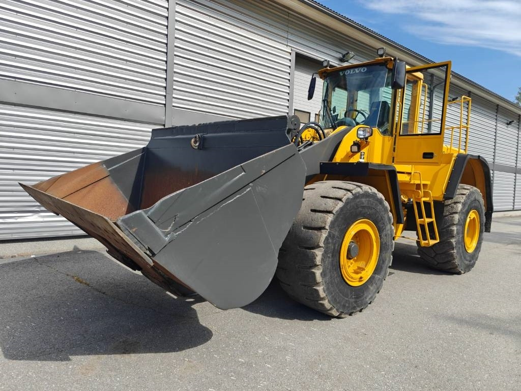 Volvo L 180 E - Tekerlekli yükleyici: fotoğraf 1 Volvo L 180 E - Tekerlekli yükleyici: fotoğraf 1