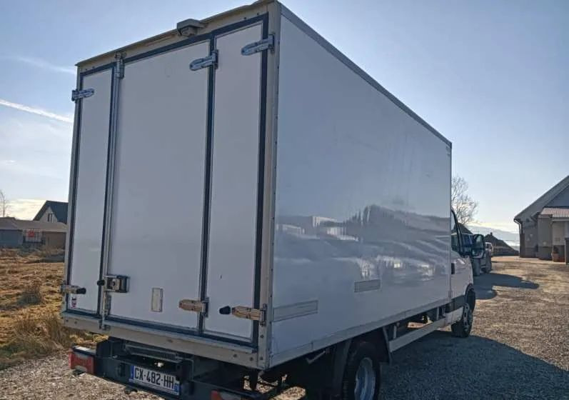 Iveco 35C13, 35C12, 35C14, 35C15 - Frigorifik kamyonet: fotoğraf 4 Iveco 35C13, 35C12, 35C14, 35C15 - Frigorifik kamyonet: fotoğraf 4