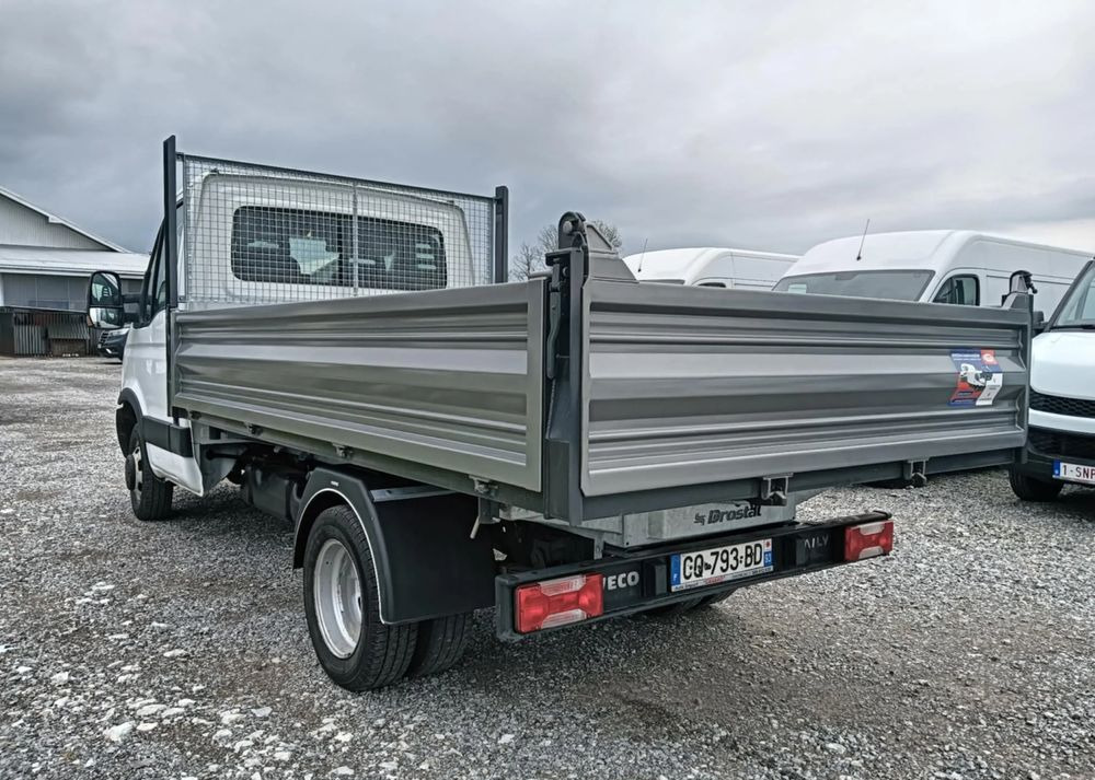 Iveco 35C13, 35C12, 35C15 - Damperli kamyonet: fotoğraf 5 Iveco 35C13, 35C12, 35C15 - Damperli kamyonet: fotoğraf 5