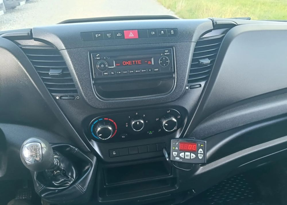 Iveco 35S16, 35S15, 35S14, 35S13, 35C13, 35C14 - Frigorifik kamyonet: fotoğraf 3 Iveco 35S16, 35S15, 35S14, 35S13, 35C13, 35C14 - Frigorifik kamyonet: fotoğraf 3