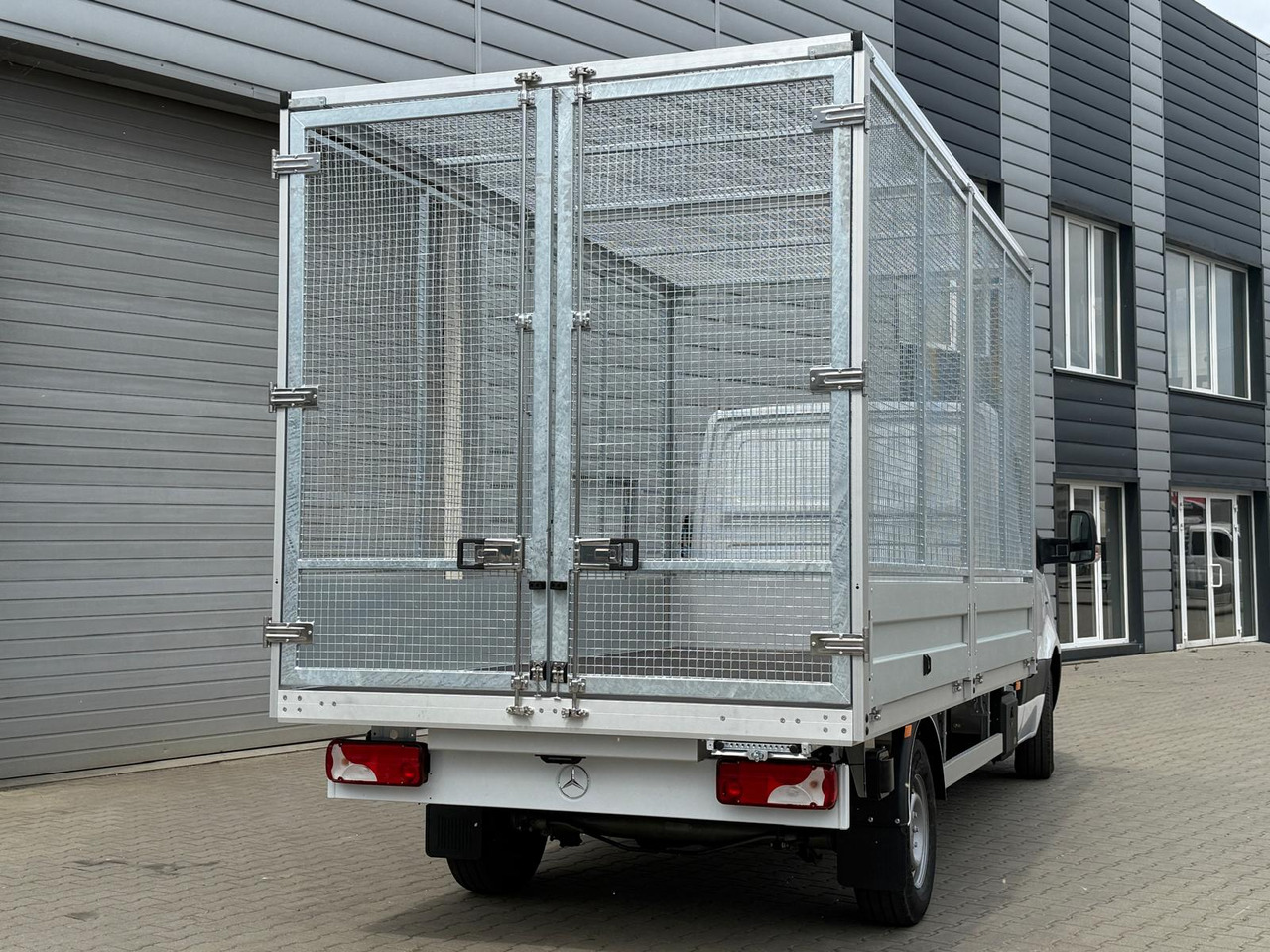 Mercedes eSprinter - Açık kasa kamyonet, Elektrikli kamyonet: fotoğraf 4 Mercedes eSprinter - Açık kasa kamyonet, Elektrikli kamyonet: fotoğraf 4