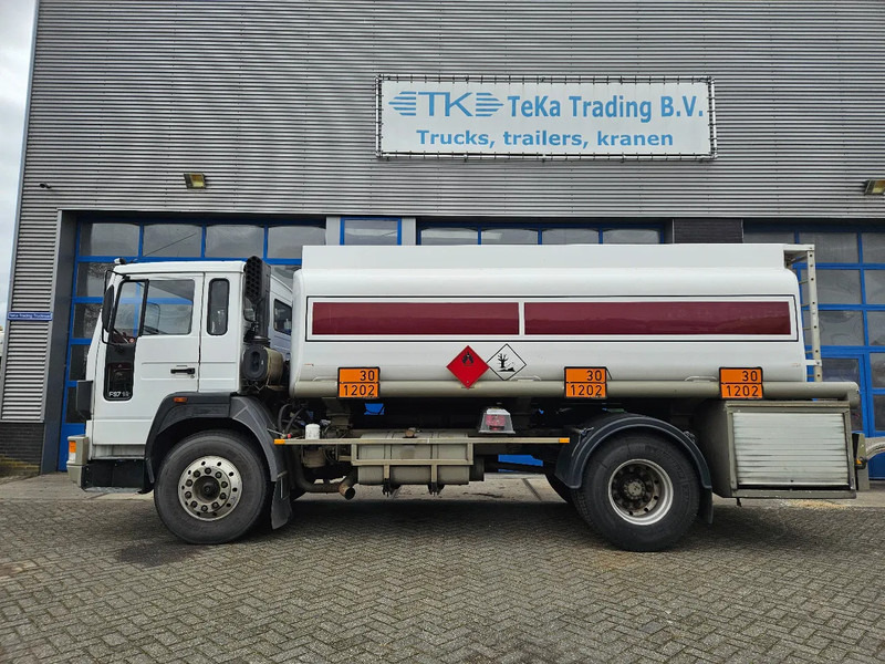 Volvo F S7 18 HOBUR 14.800 Liter 3 Compartments Steel Manual - Tanker kamyon: fotoğraf 4 Volvo F S7 18 HOBUR 14.800 Liter 3 Compartments Steel Manual - Tanker kamyon: fotoğraf 4