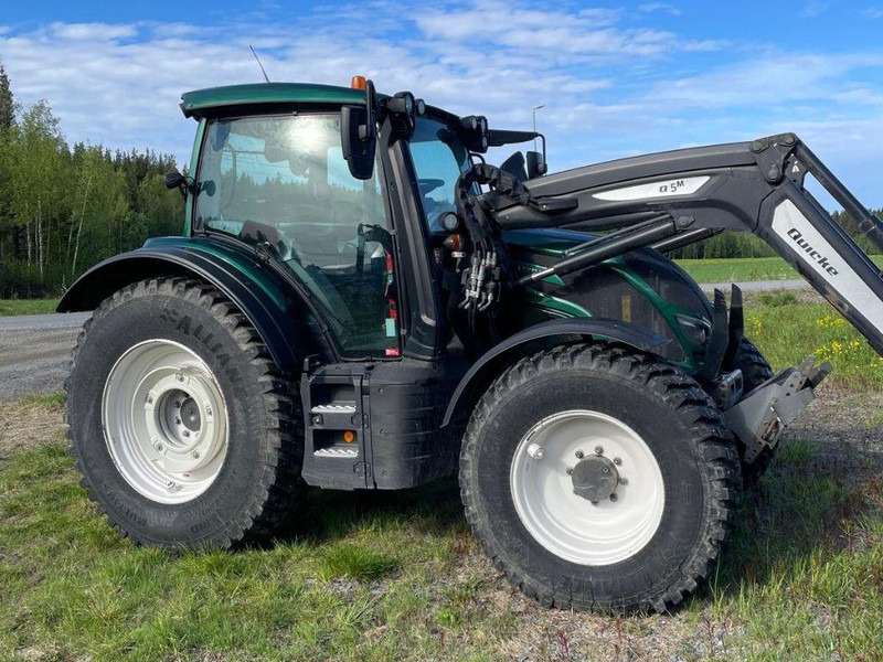 Valtra N154E Versu SmartTouch MR19 Valtra N154E Versu SmartTouch MR19 med frontlastare Quicke Q5M - Traktör: fotoğraf 4 Valtra N154E Versu SmartTouch MR19 Valtra N154E Versu SmartTouch MR19 med frontlastare Quicke Q5M - Traktör: fotoğraf 4