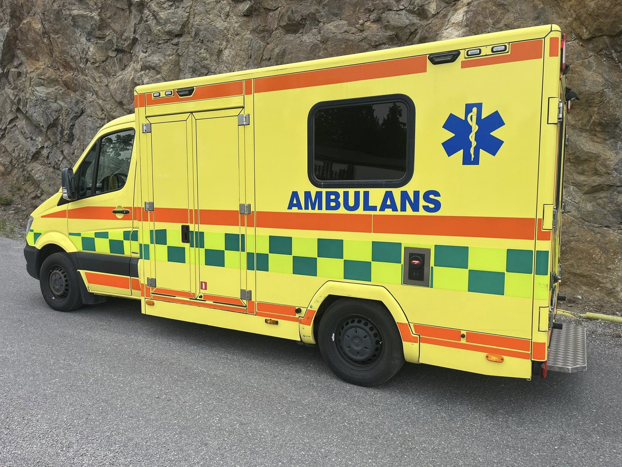 MERCEDES-BENZ Sprinter 319 - AMBULANCE - RESERVERAD !! - Ambulans arabası: fotoğraf 3 MERCEDES-BENZ Sprinter 319 - AMBULANCE - RESERVERAD !! - Ambulans arabası: fotoğraf 3