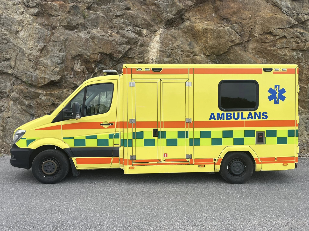 MERCEDES-BENZ Sprinter 319 - AMBULANCE - RESERVERAD !! - Ambulans arabası: fotoğraf 2 MERCEDES-BENZ Sprinter 319 - AMBULANCE - RESERVERAD !! - Ambulans arabası: fotoğraf 2