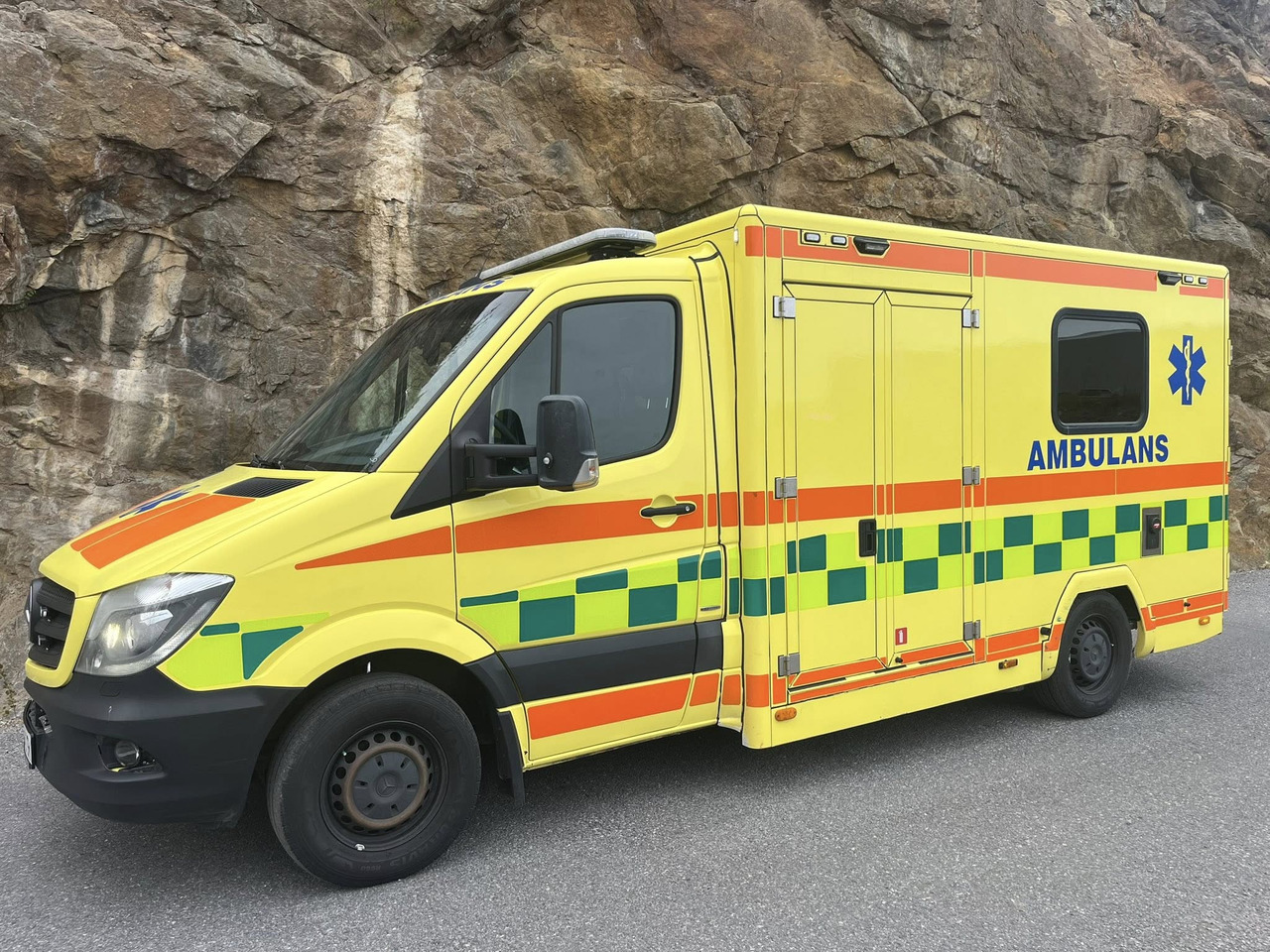 MERCEDES-BENZ Sprinter 319 - AMBULANCE - RESERVERAD !! - Ambulans arabası: fotoğraf 1 MERCEDES-BENZ Sprinter 319 - AMBULANCE - RESERVERAD !! - Ambulans arabası: fotoğraf 1