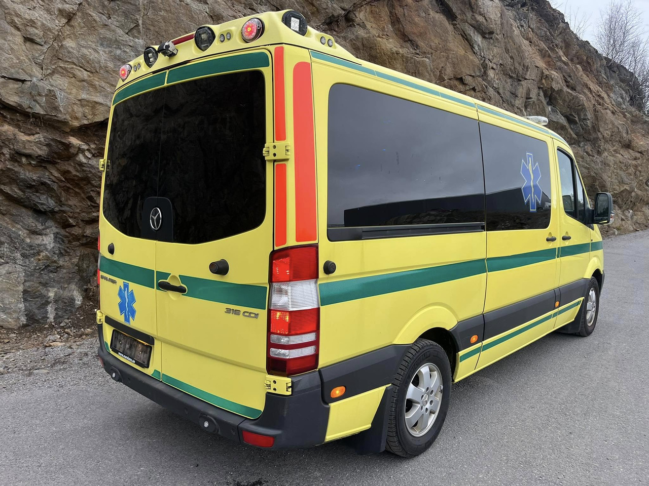Mercedes-Benz Sprinter 316 - 2 stretcher ambulance - RESERVERAD!! - Ambulans arabası: fotoğraf 4 Mercedes-Benz Sprinter 316 - 2 stretcher ambulance - RESERVERAD!! - Ambulans arabası: fotoğraf 4