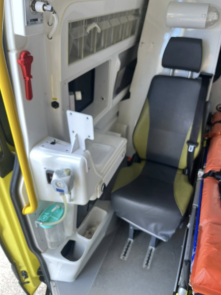Ambulans arabası Mercedes-Benz Sprinter 319 - AMBULANCE / Krankenwagen / Ambulancia: fotoğraf 14