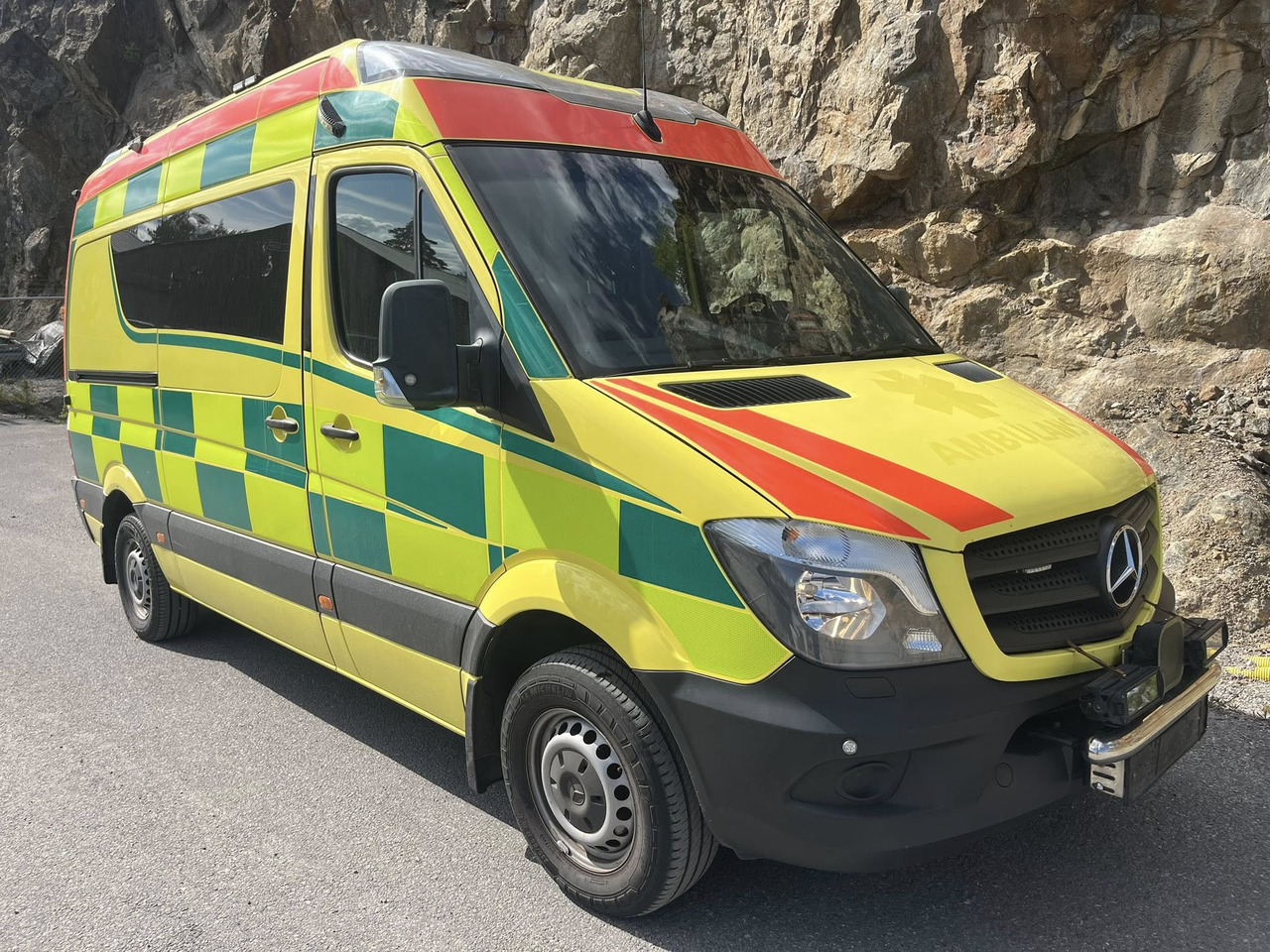 Mercedes-Benz Sprinter 319 - AMBULANCE - RESERVERAD !! - Ambulans arabası: fotoğraf 2 Mercedes-Benz Sprinter 319 - AMBULANCE - RESERVERAD !! - Ambulans arabası: fotoğraf 2