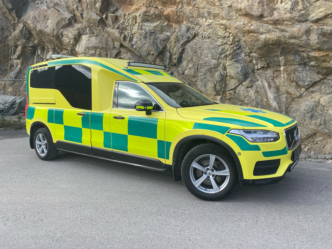 Volvo Nilsson XC90 D5 AWD - Ambulance / Krankenwagen / Швидка допомога - Ambulans arabası: fotoğraf 1 Volvo Nilsson XC90 D5 AWD - Ambulance / Krankenwagen / Швидка допомога - Ambulans arabası: fotoğraf 1