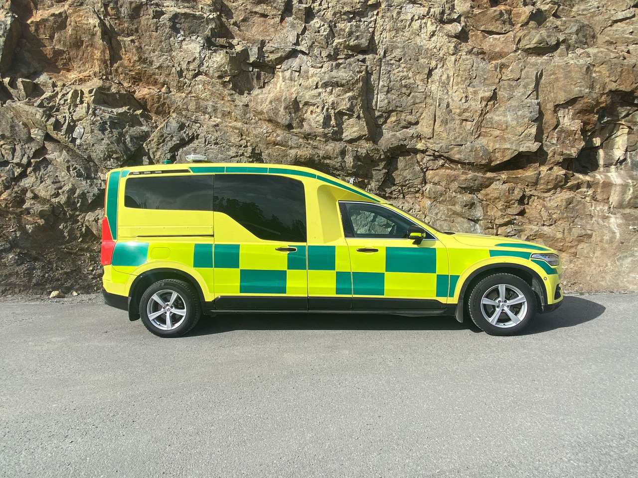 Volvo Nilsson XC90 D5 AWD - Ambulance / Krankenwagen / Швидка допомога - Ambulans arabası: fotoğraf 5 Volvo Nilsson XC90 D5 AWD - Ambulance / Krankenwagen / Швидка допомога - Ambulans arabası: fotoğraf 5