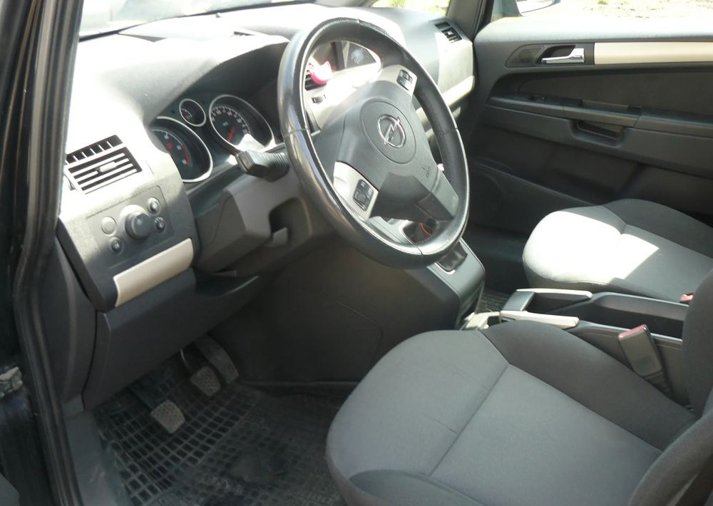 Opel Zafira 1.9 CDTI Cosmo - SUV: fotoğraf 5 Opel Zafira 1.9 CDTI Cosmo - SUV: fotoğraf 5