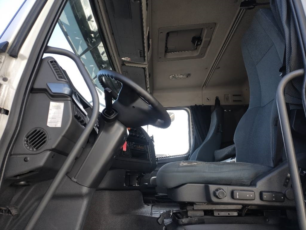 Volvo FH460 6x2 veturi kääntyvä teli - Çekici: fotoğraf 4 Volvo FH460 6x2 veturi kääntyvä teli - Çekici: fotoğraf 4