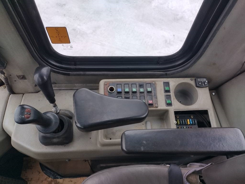 Tekerlekli yükleyici Daewoo 200-V Mega: fotoğraf 6