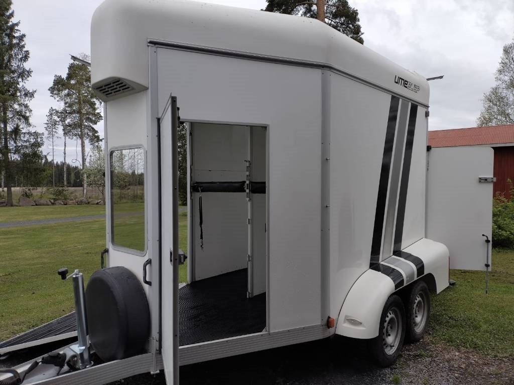 Umeå A45 Hevostraileri, etupurku - Hayvan nakil aracı römork: fotoğraf 3 Umeå A45 Hevostraileri, etupurku - Hayvan nakil aracı römork: fotoğraf 3