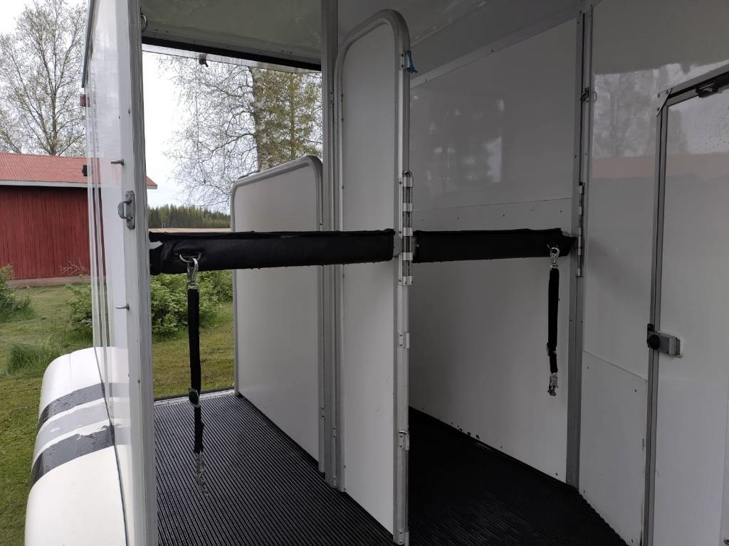 Umeå A45 Hevostraileri, etupurku - Hayvan nakil aracı römork: fotoğraf 5 Umeå A45 Hevostraileri, etupurku - Hayvan nakil aracı römork: fotoğraf 5