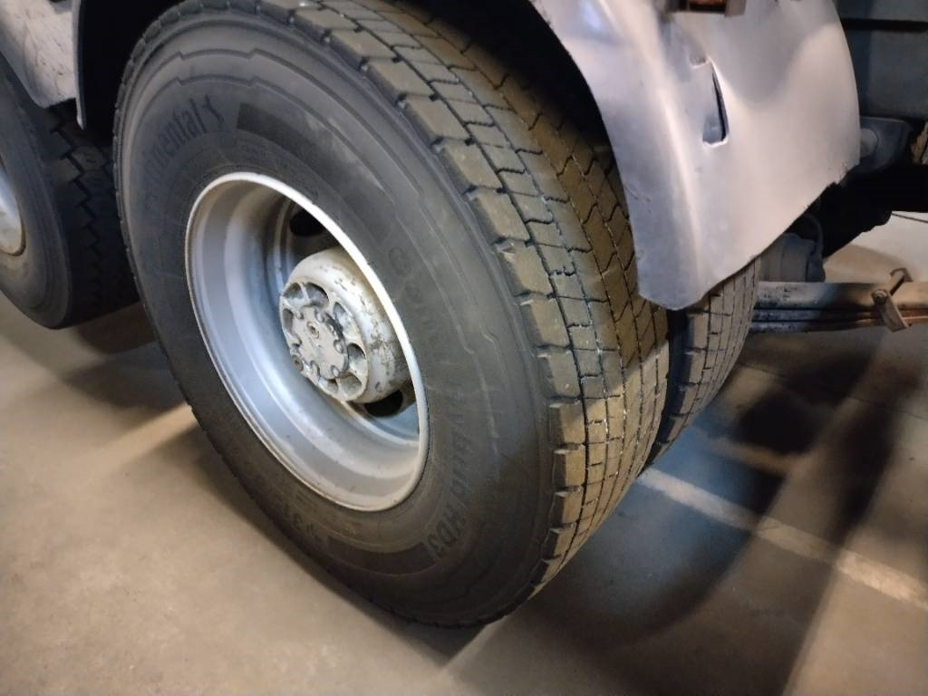 Volvo F12 6x2 ketjulaitteilla, Museointiin - Hidrolift kamyon: fotoğraf 4 Volvo F12 6x2 ketjulaitteilla, Museointiin - Hidrolift kamyon: fotoğraf 4