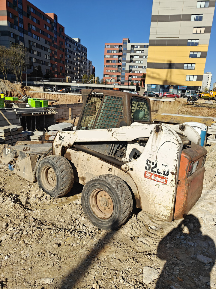 BOBCAT S220 - Mini yükleyici: fotoğraf 1 BOBCAT S220 - Mini yükleyici: fotoğraf 1