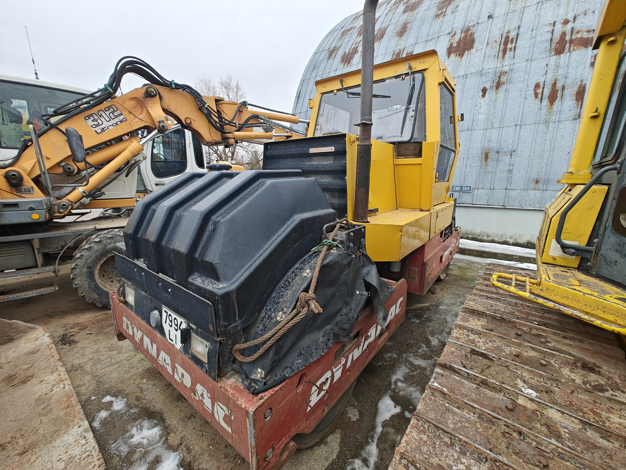 DYNAPAC CC421 - Yol silindiri: fotoğraf 1 DYNAPAC CC421 - Yol silindiri: fotoğraf 1