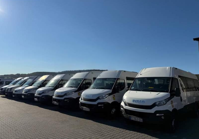Iveco DAILY / CRAFTER / SPRINTER / WING / 23 MIEJSCA - Minibüs, Minivan: fotoğraf 1 Iveco DAILY / CRAFTER / SPRINTER / WING / 23 MIEJSCA - Minibüs, Minivan: fotoğraf 1