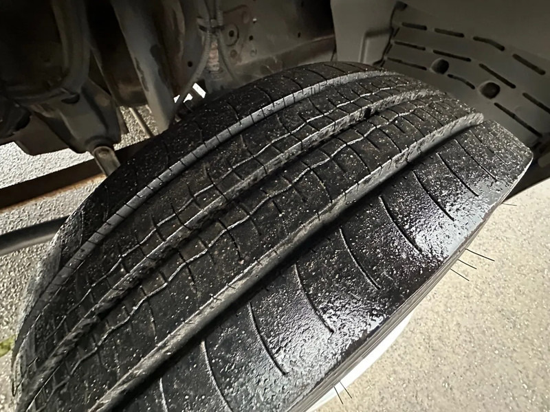 Mercedes-Benz Atego 815 / NL TRUCK / EURO 3 / LOW KM / BOX+LIFT / MANUAL / ANALOG TACHO - Kapalı kasa kamyon: fotoğraf 4 Mercedes-Benz Atego 815 / NL TRUCK / EURO 3 / LOW KM / BOX+LIFT / MANUAL / ANALOG TACHO - Kapalı kasa kamyon: fotoğraf 4