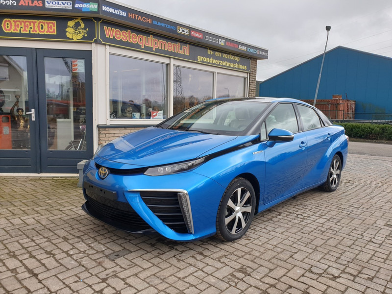 Toyota Mirai - Sedan araba: fotoğraf 2 Toyota Mirai - Sedan araba: fotoğraf 2