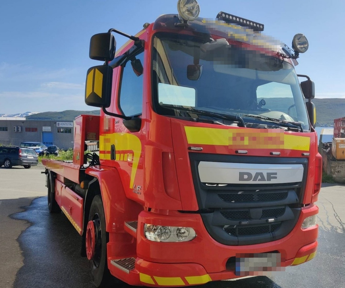 DAF LF 320 - Çekici kamyonu: fotoğraf 1 DAF LF 320 - Çekici kamyonu: fotoğraf 1