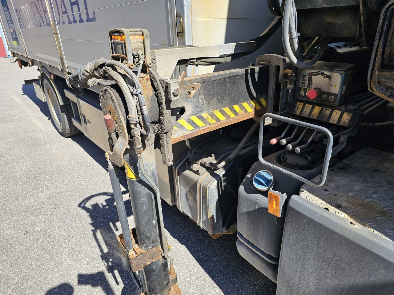 Scania P320 - Sal/ Açık kasa kamyon, Vinçli kamyon: fotoğraf 3 Scania P320 - Sal/ Açık kasa kamyon, Vinçli kamyon: fotoğraf 3